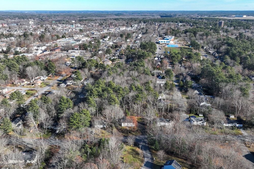 1 Mi to Maine Street! Mcm-style Home in Brunswick