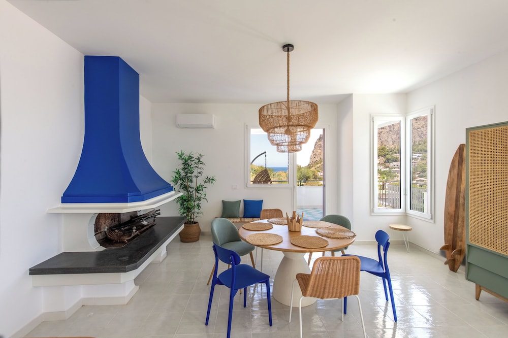 Sea Frame Design Apartments with Pool by Wonderful Italy