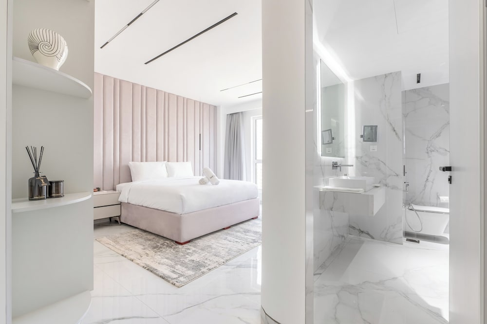 Seaside Elegance - Luxury 3-BR in JBR