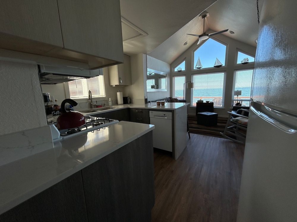 Oceanfront Cabin 10 Jacuzzi Breathtaking Views