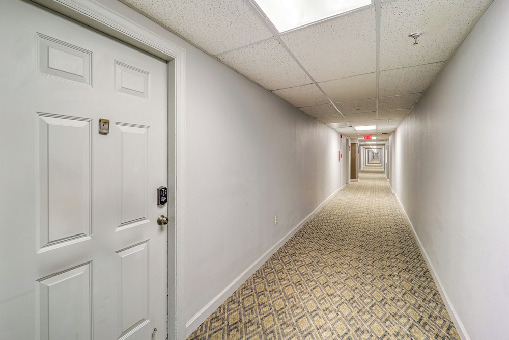 3 Mi to Sugar Mtn Resort: Condo w/ Pool & Hot Tub