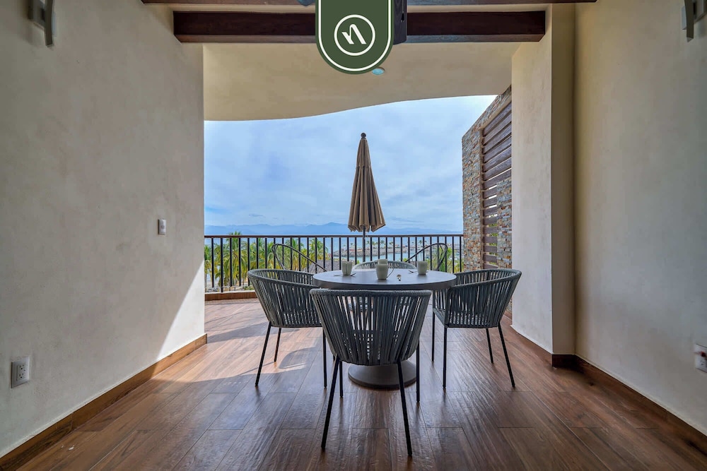 Oceanview 3 BR Condo Near the Beach - Pool