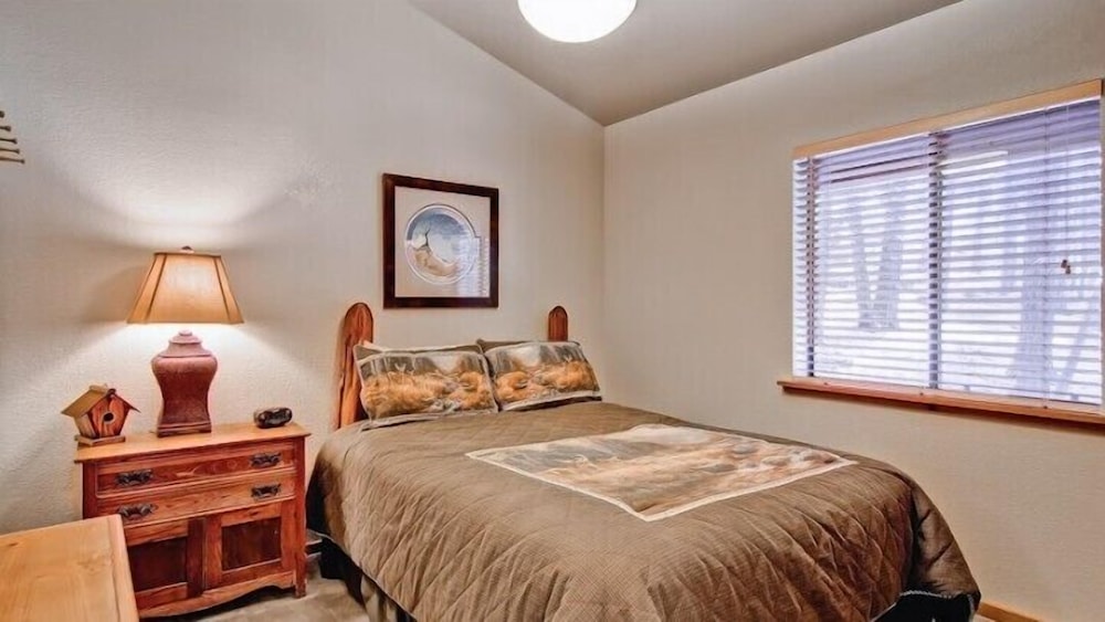Scenic Wonders Crossroad Cabin 3 Bedroom view 4