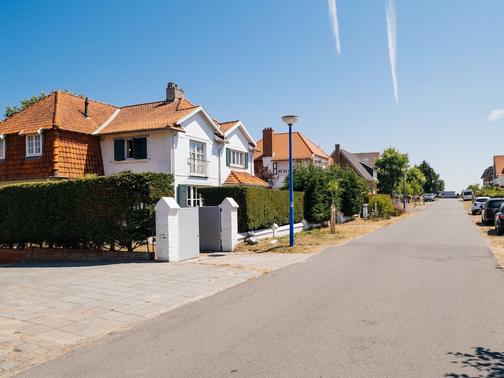 Villa in Koksijde Near Zeedijk