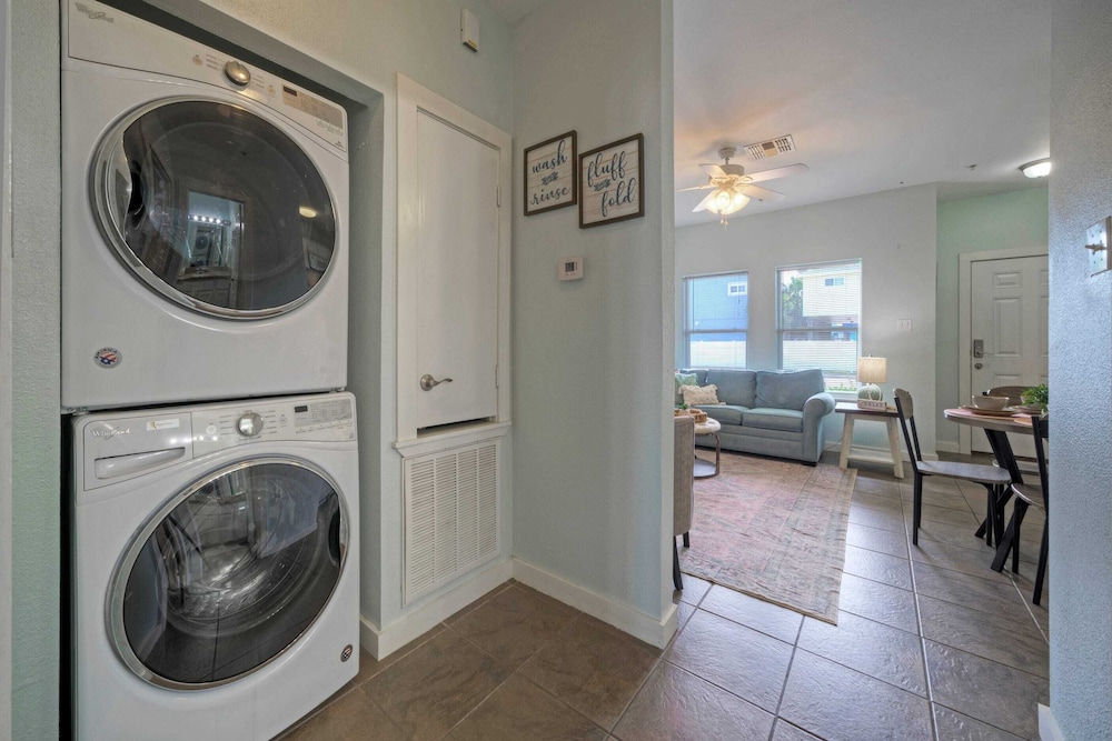 2 Coasta Bahia Condos Mins to the Beach + Pool & Golf Cart Zone