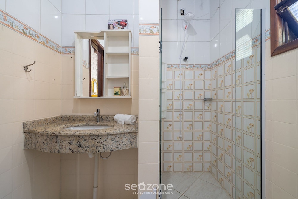 3BR House 230m From Beach w/ BBQ & Grg Rgv115