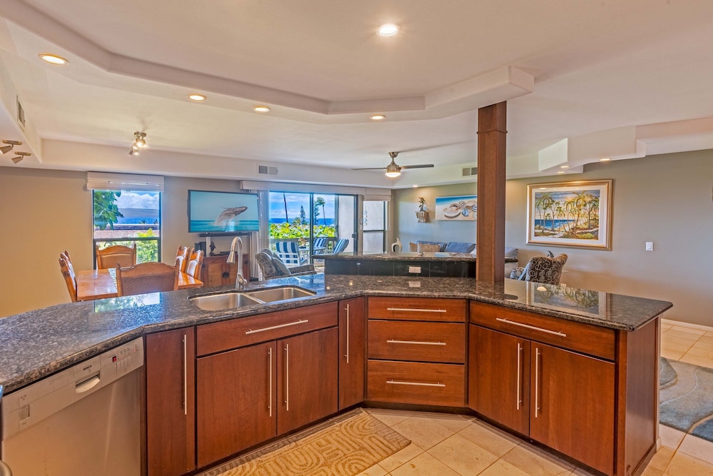 Ocean View Kaanapali Condo w 2 Lanais Loft AC Pool Walk to Beach