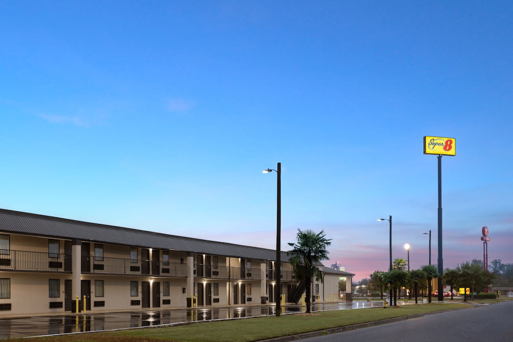 Perry Vacations - Super 8 by Wyndham Perry GA - Property Image 13