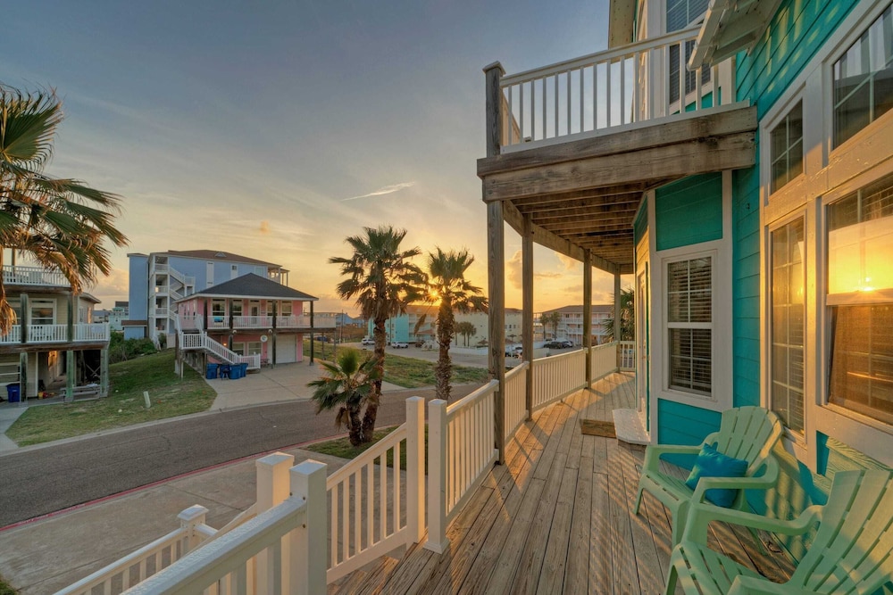 Ocean View Escape w/ Boardwalk + Pool Access Point Break by Avantstay