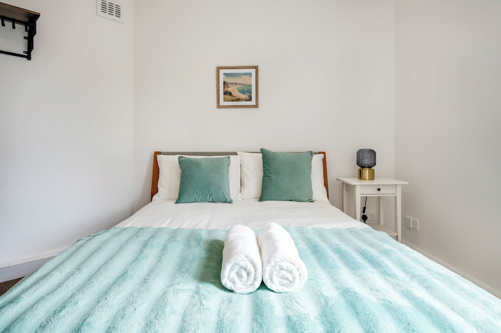 Modern London stay near Nothing Hill