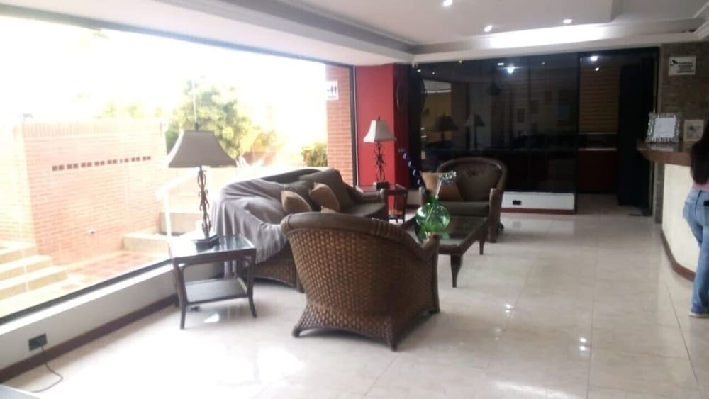 HOTEL MIRAMAR SUITES