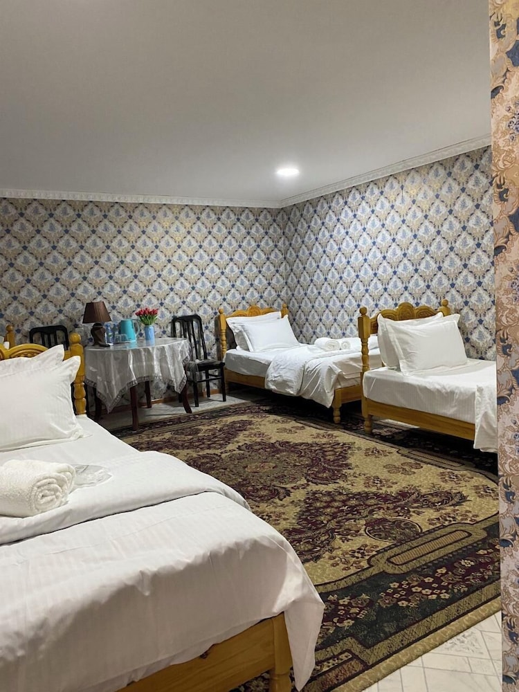 Family Guest House Parivash