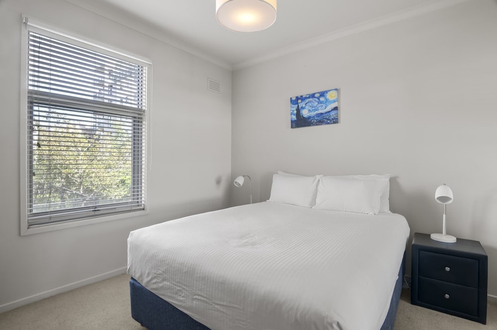 Central 2-bed Pad With Tennis Court,