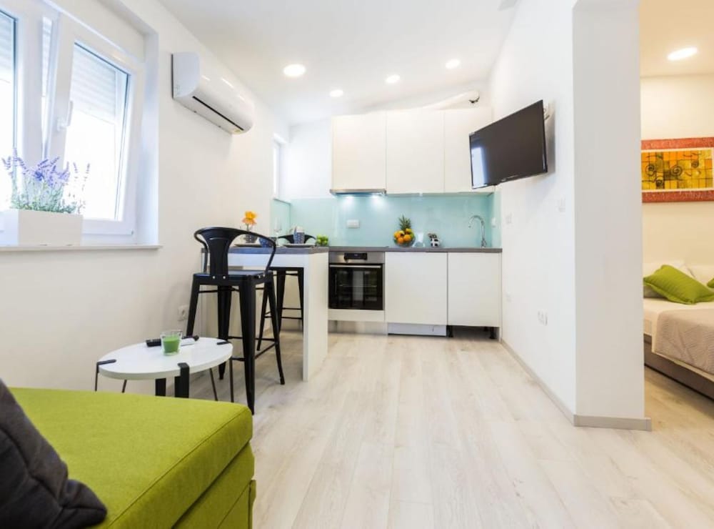 Spacious Two sis Apartments in Zadar With Terrace