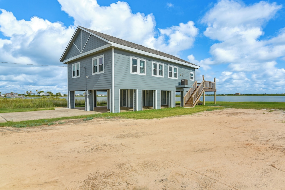 Private Home on Lagoon w/ Views in Hitchcock!