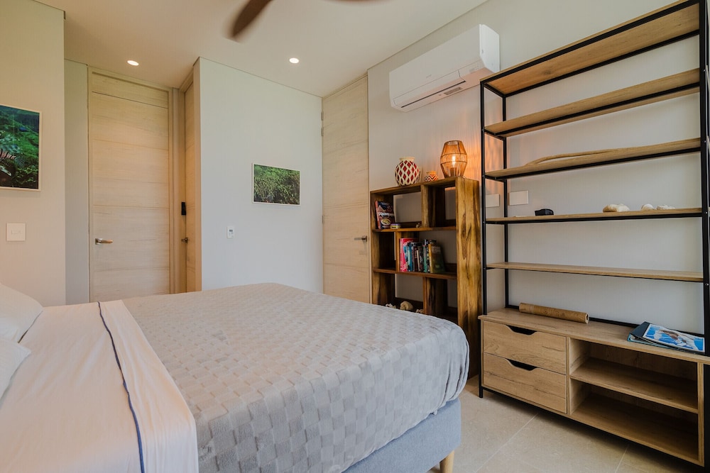 2BR 5 Guests Private Balcony and Shared Pool