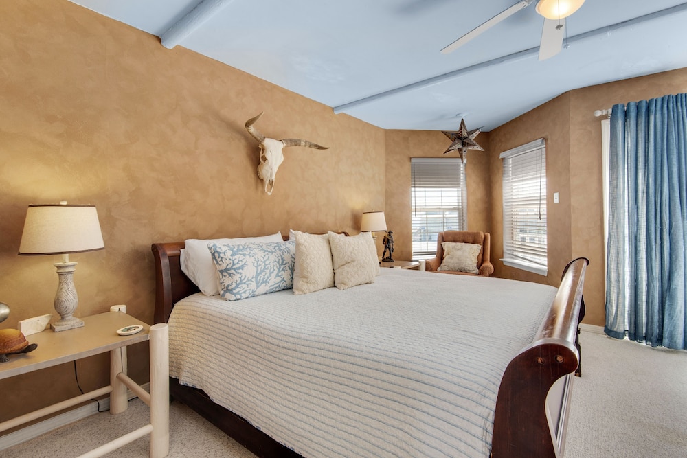 Pelican Point 2 Bedroom Townhouse by RedAwning
