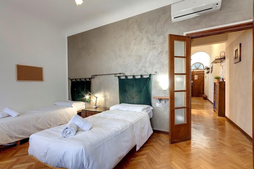 Corno 7 in Firenze With 2 Bedrooms and 1 Bathrooms