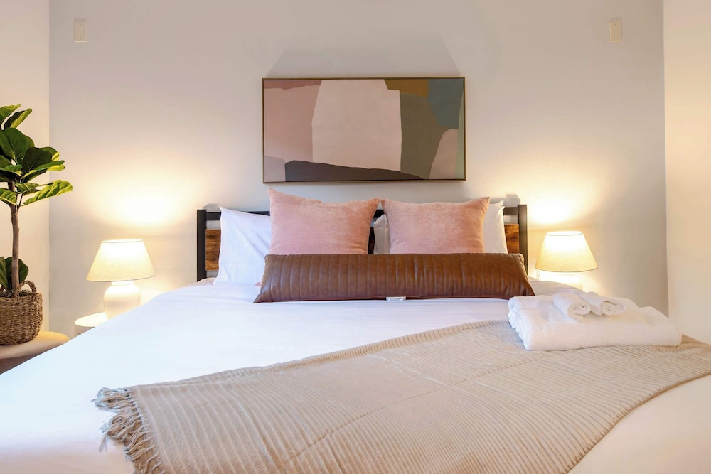 @ Marbella Lane - Hidden Gem on Scenic Shady Lake