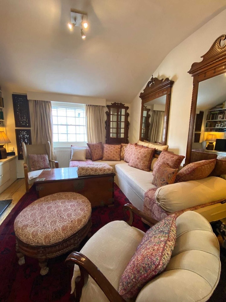 Beautifully Curated 2BD Flat Tyburnia, London!