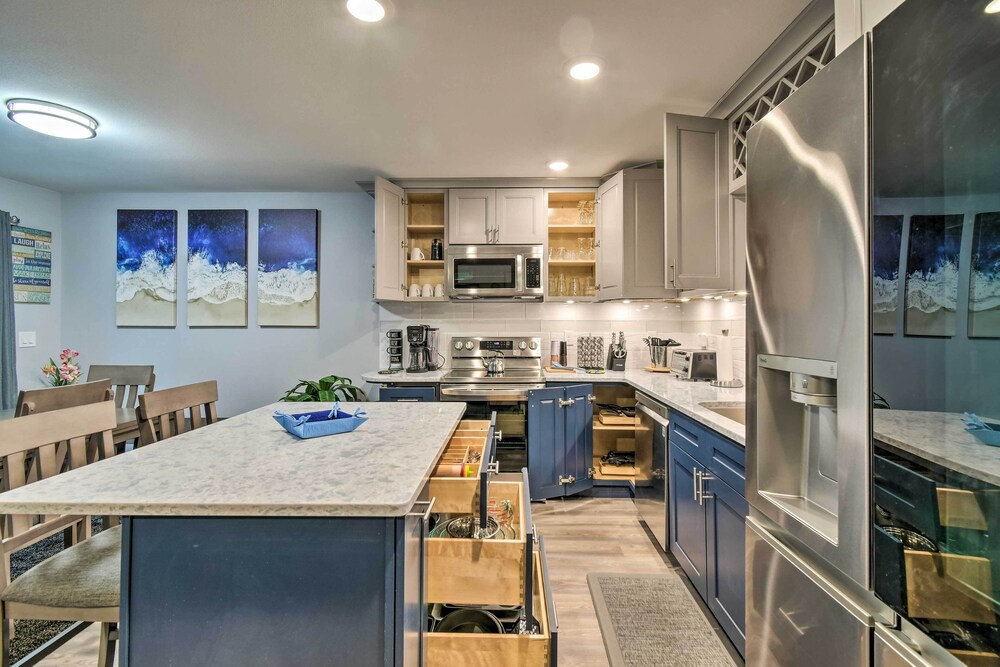 Chic Westport Getaway w/ Hot Tub & Fireplace! view 3