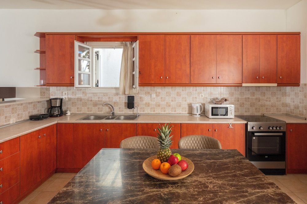 Loukas & Emma Eco Houses
