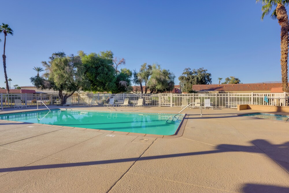 Golf Course On-site: Peaceful Condo in Palm Desert
