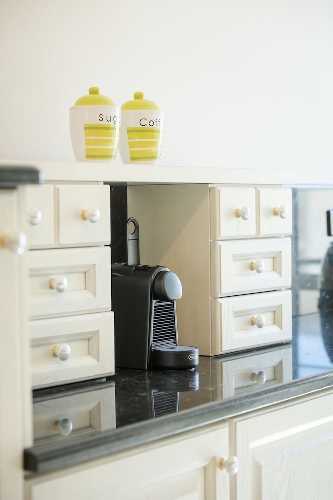 The White Marble Luxury City Apt