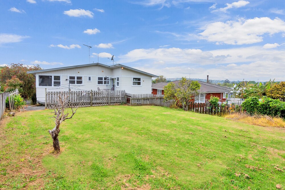 Sunny Three Bedroom Delight Upper Level, photo 10