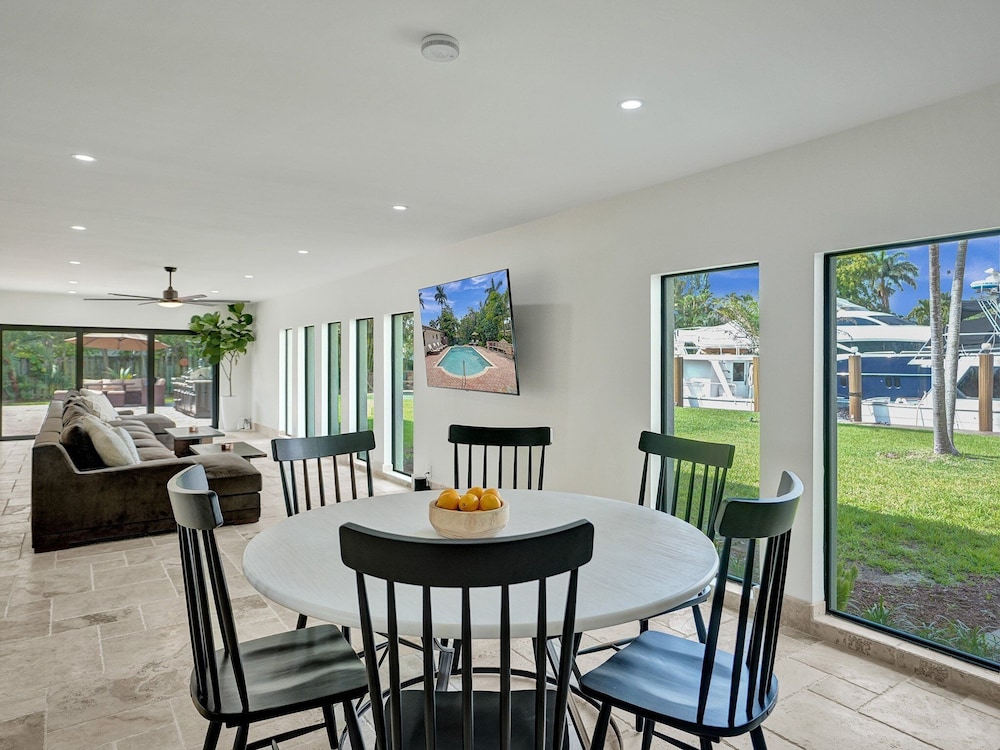 Villa Riverland With Heated Pool On The Water 5 Bedroom Villa