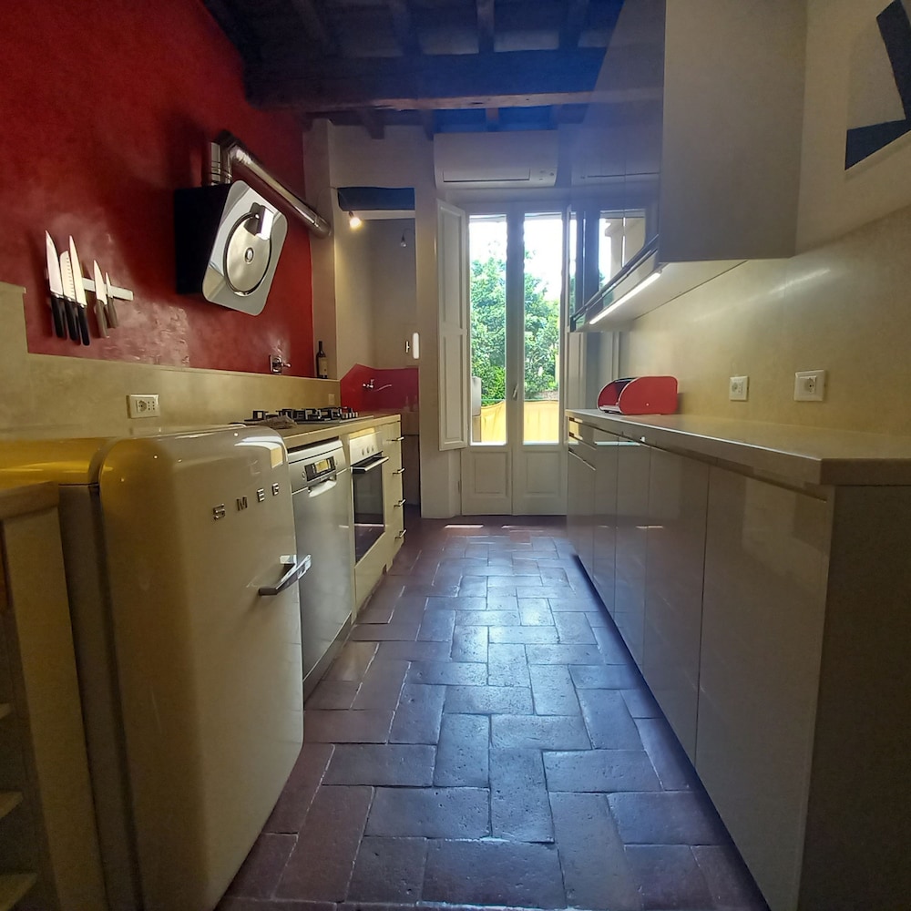 Pepi 64 in Firenze With 2 Bedrooms and 1 Bathrooms