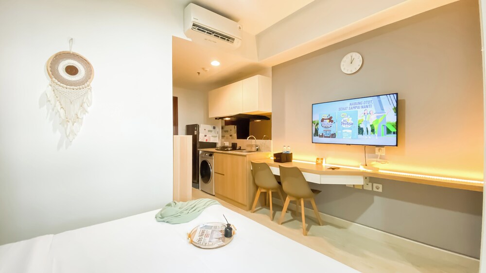 Homey Living Studio At West Vista Apartment