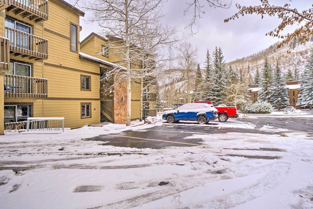Charming Vail Condo w/ Patio & Mountain Views view 4