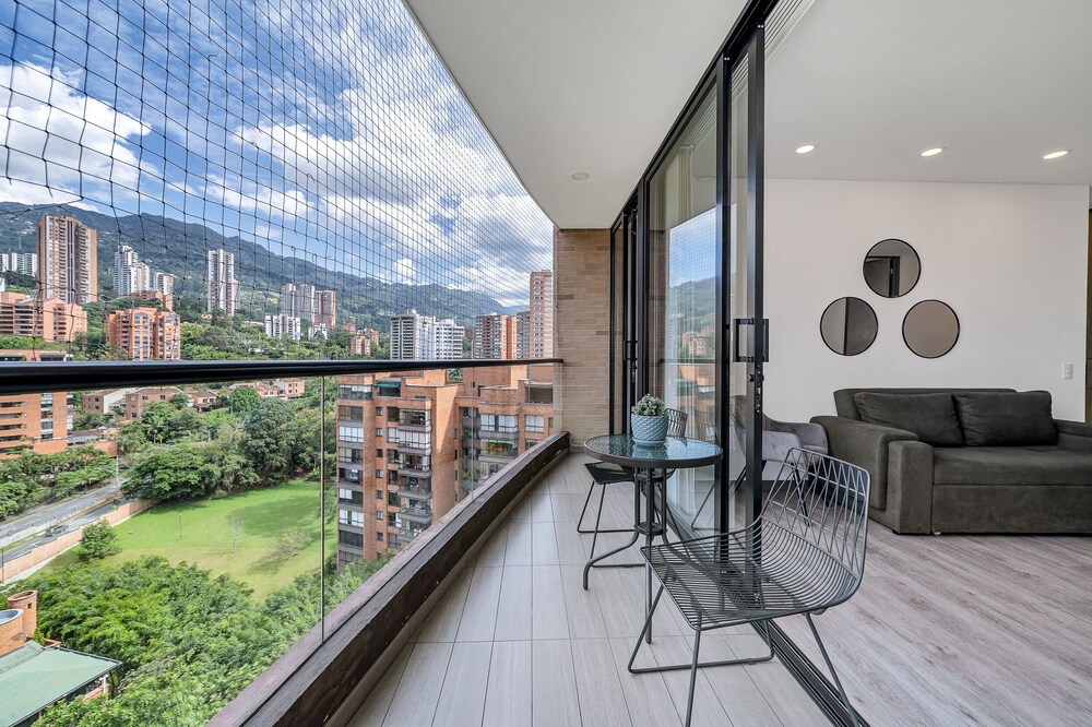 Apartamentos Class Suites by HOUSY HOST