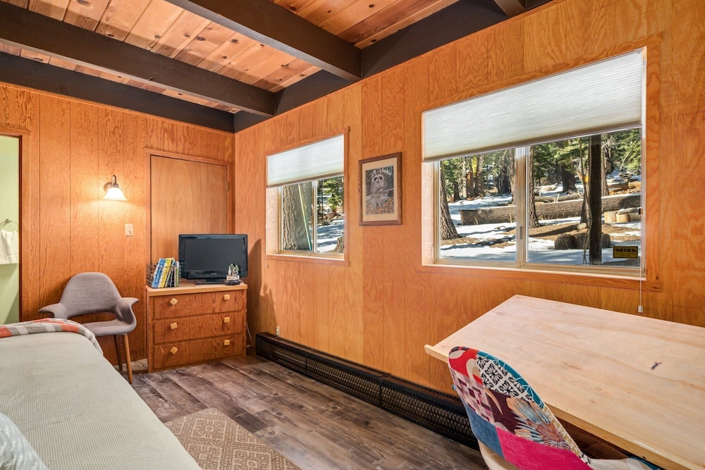 Awesome House Above The Lake/pets Welcome 2 Bedroom Home by Bear Valley Vacation Rentals