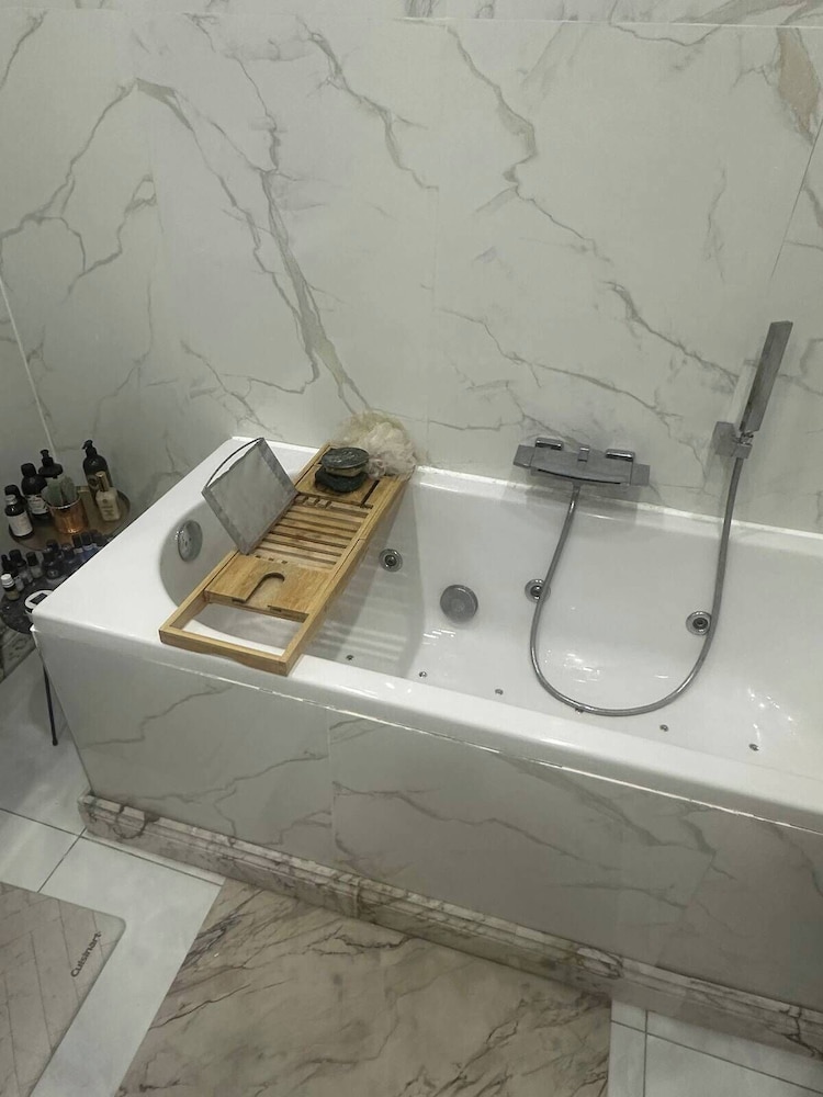 Luxury Westminster Apartment by Westminster Abbey