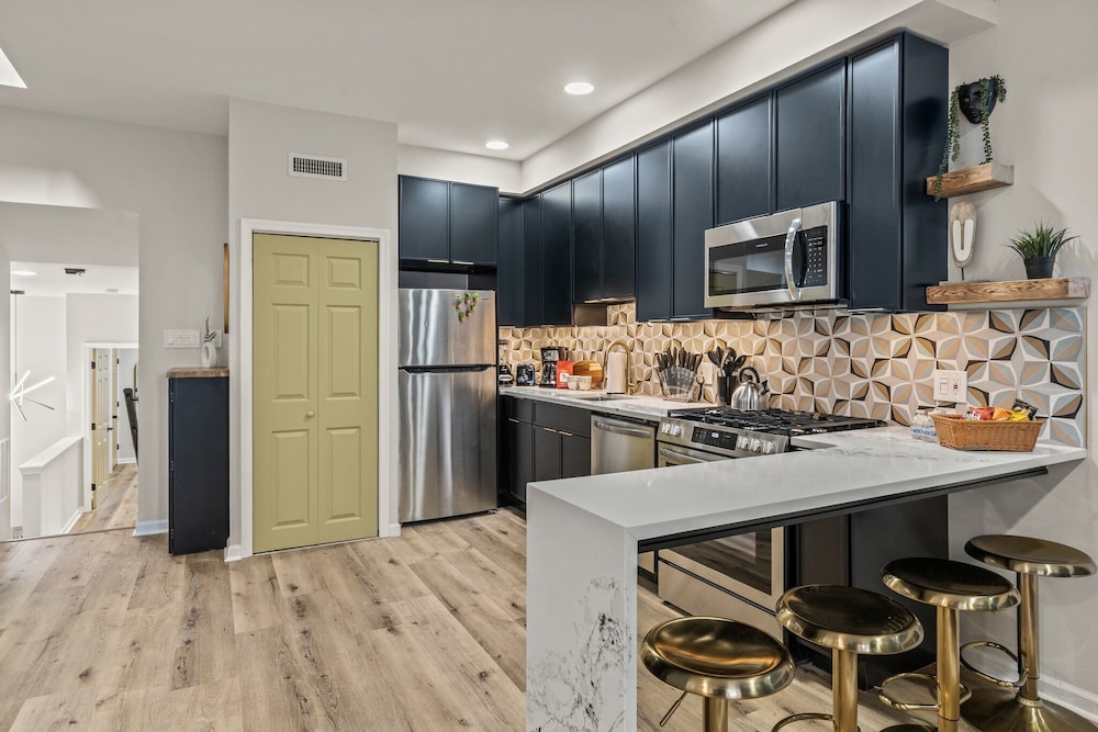 Family Oasis with 3BR, Games, WIFI & BBQ