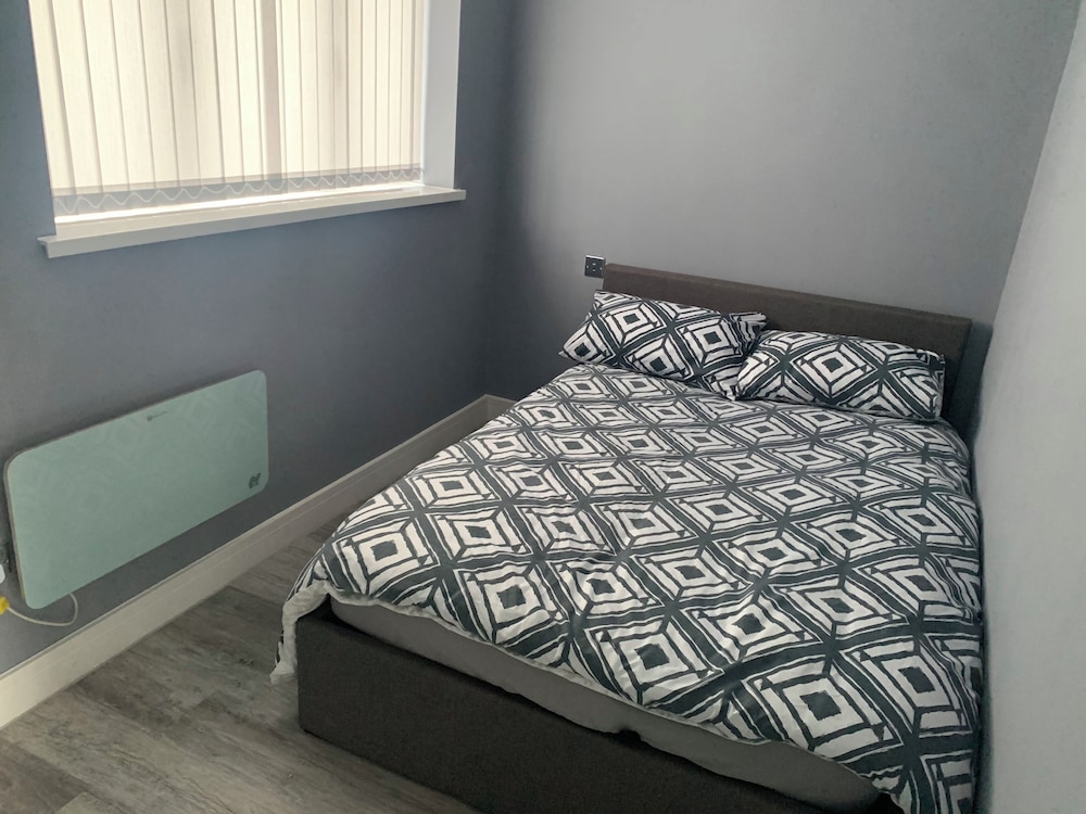 Impeccable 1-bed House in Aberdare view 2