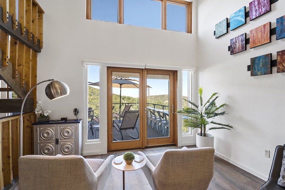 Raven Hill - Stunning Views From Three Decks, Close to Ten Thousand Waves view 4