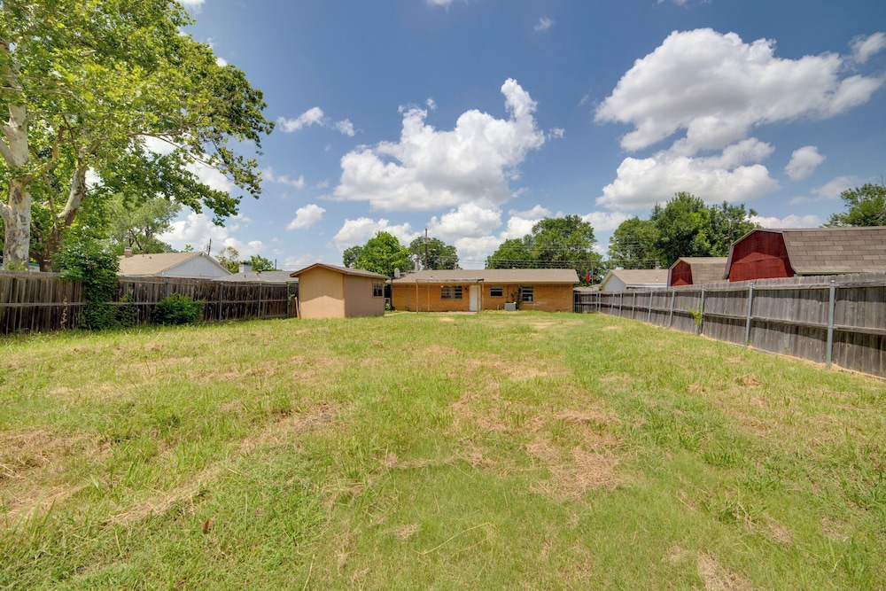 Pet-friendly Sachse Home: Large Fenced Yard