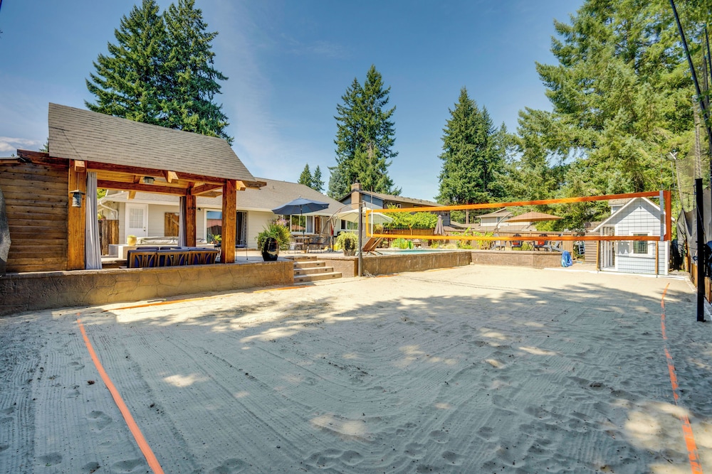 Hot Tub + Sauna: Home 8 Mi to Downtown Tacoma!