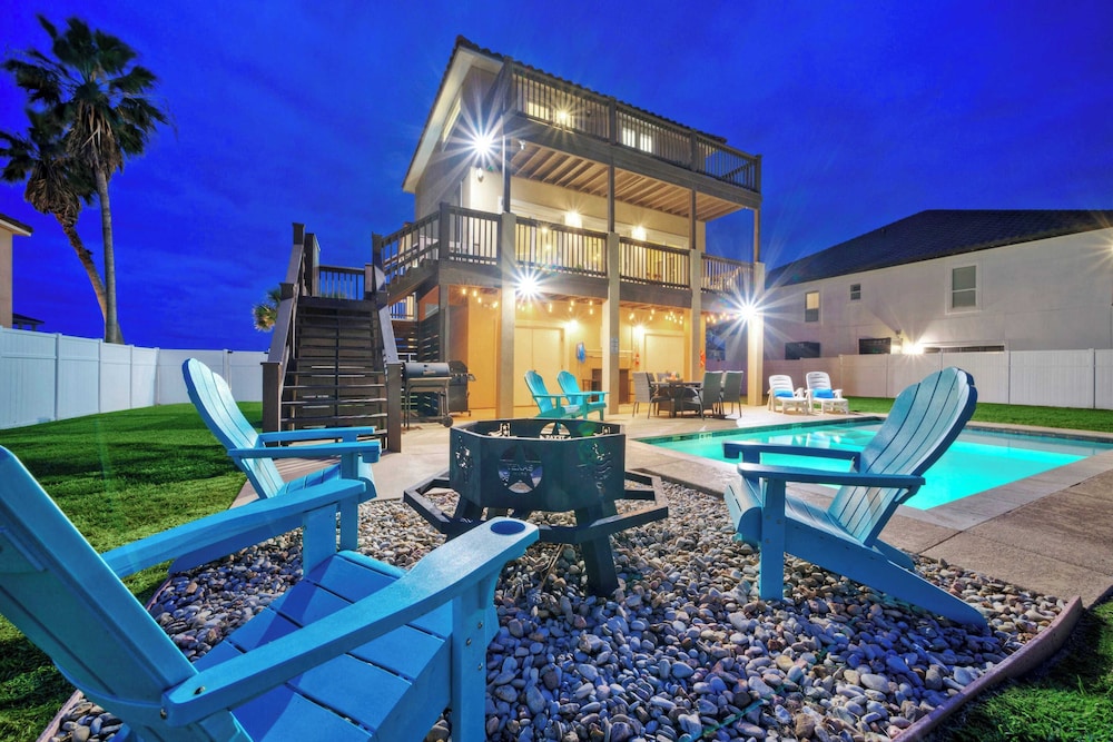 2 Homes, Sleeps 22 Steps to the Beach, Private Pool, Fire Pit, Balcony Views