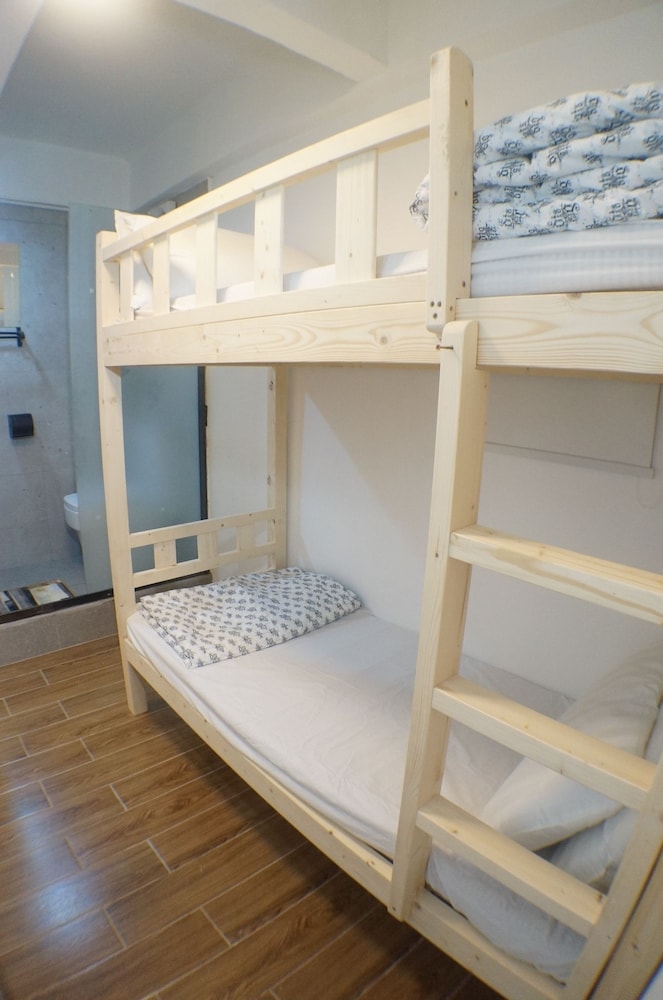 Tung Wo Guest House