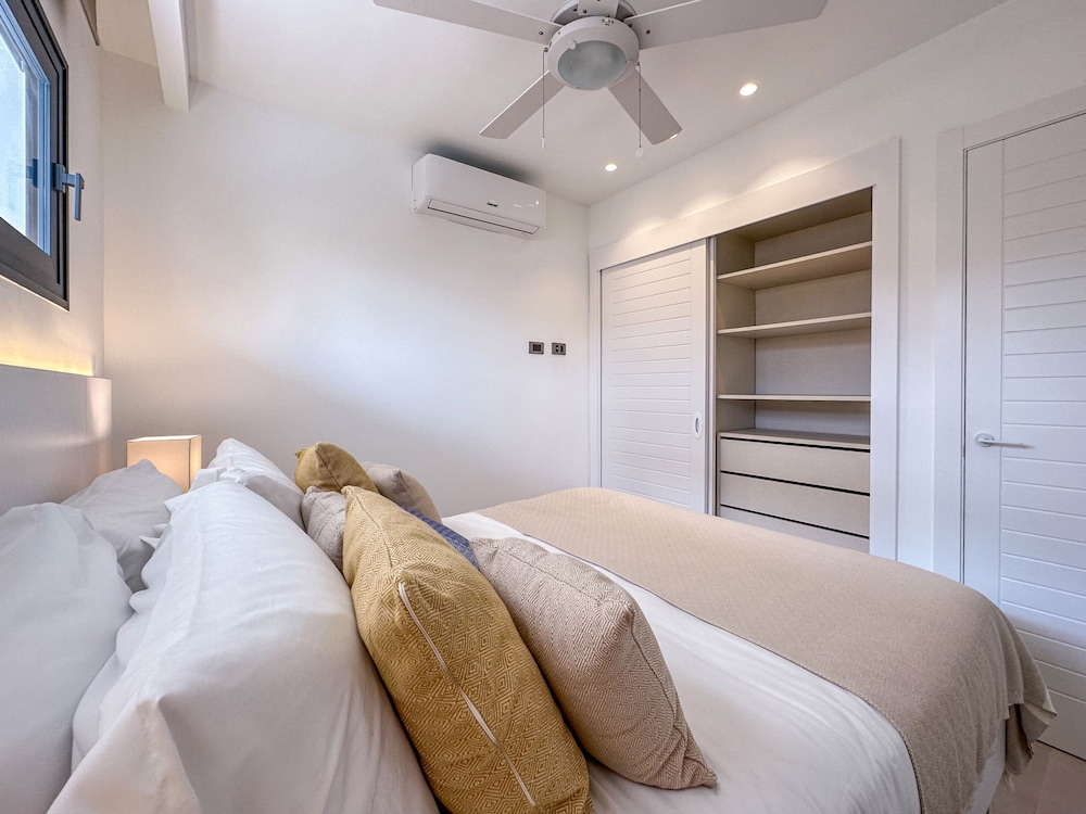 Luxury 3 Bedroom Apartment at the Beach