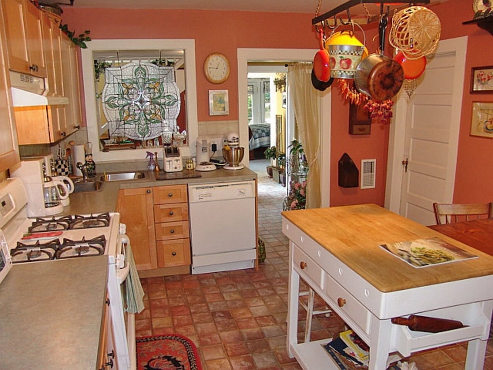 Lexington Vacations - Frog Hollow Bed and Breakfast - Property Image 9