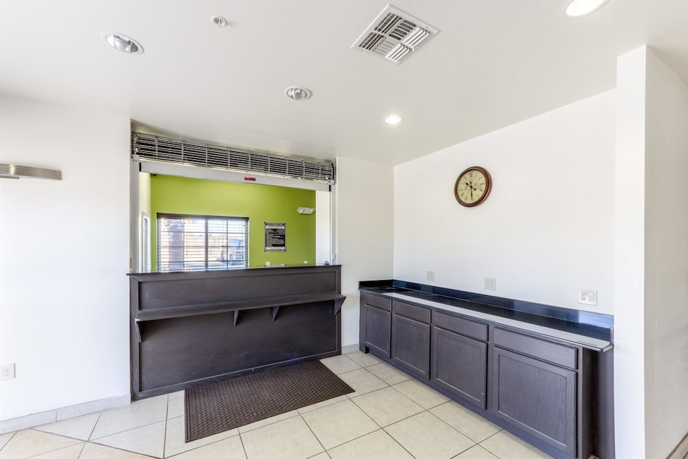 San Antonio Vacations - Super 8 by Wyndham Kenedy - Property Image 40