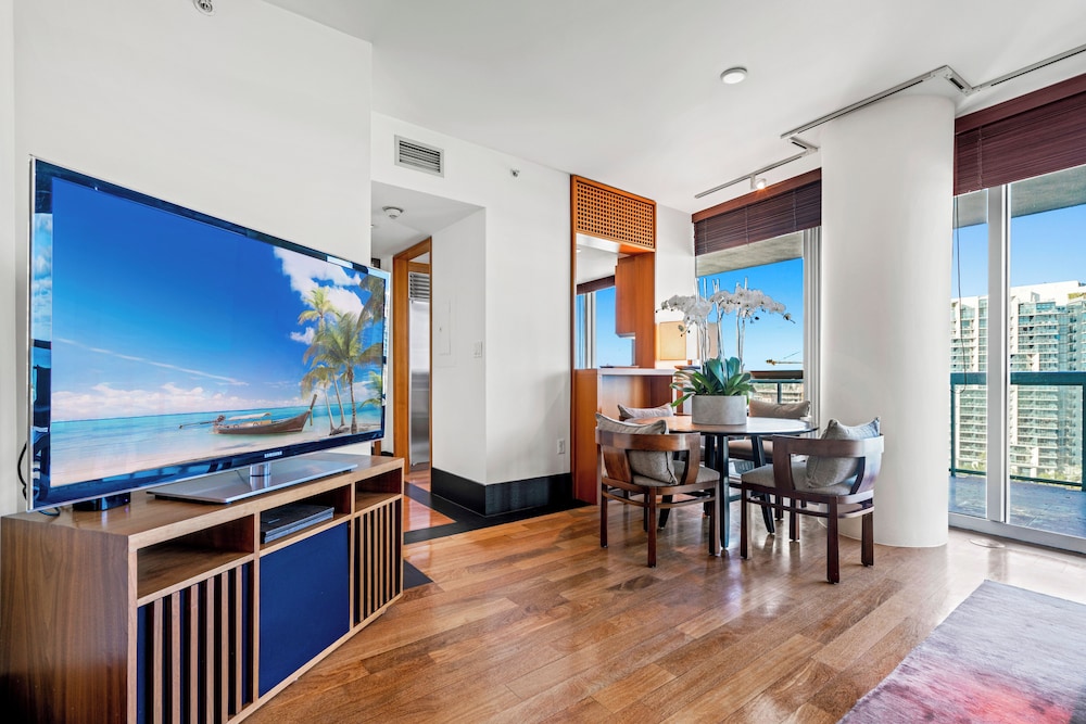 Luxury Vacation Rentals at The Setai by LRMB