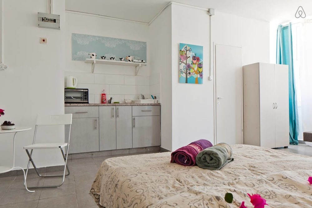 Ha-Carmel Market Apartment