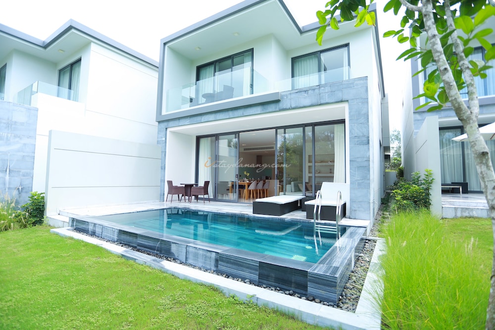 Hotel Point Villa Danang Golf Course - Image 1