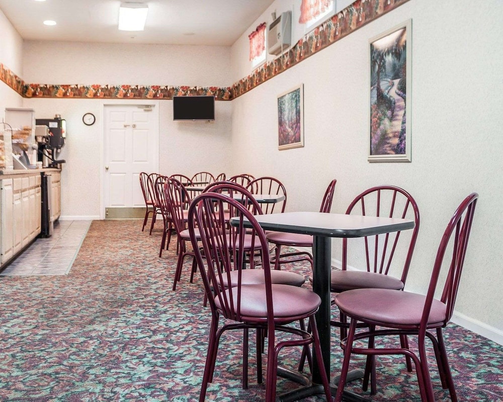 Jefferson City Vacations - Econo Lodge Jefferson City - Property Image 7